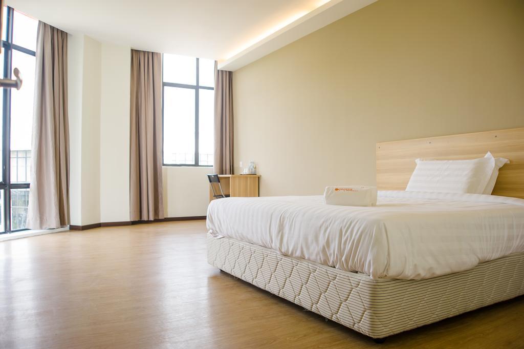 1 Orange Hotel Sungai Buloh Extérieur photo
