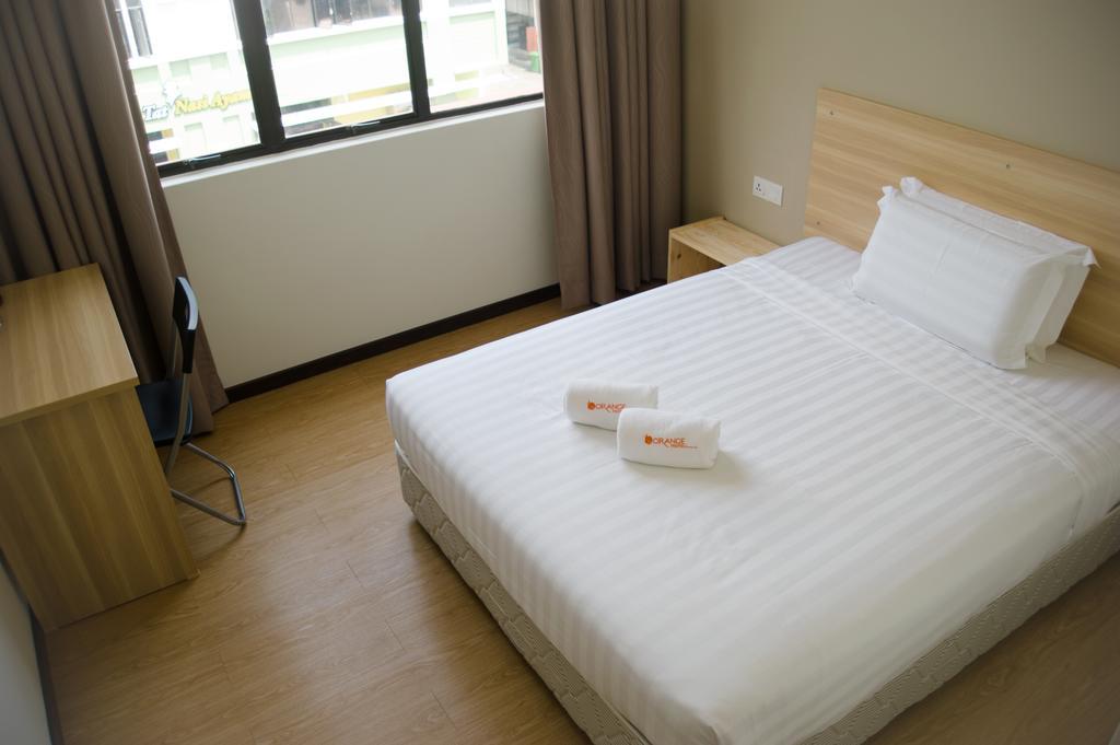 1 Orange Hotel Sungai Buloh Extérieur photo