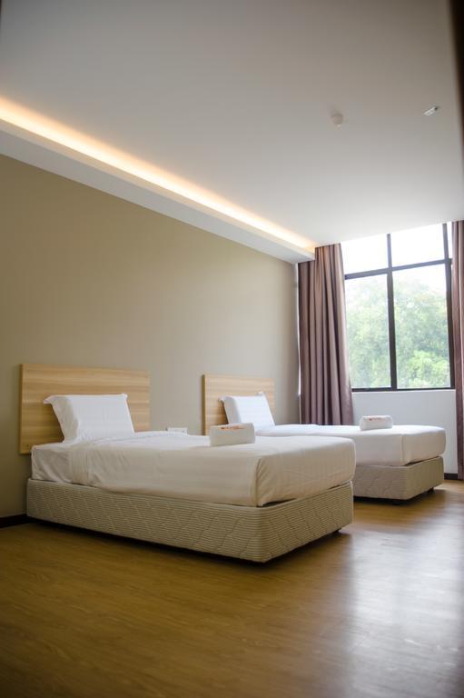 1 Orange Hotel Sungai Buloh Extérieur photo