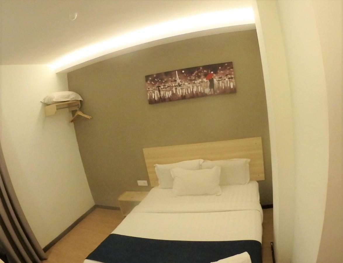 1 Orange Hotel Sungai Buloh Extérieur photo