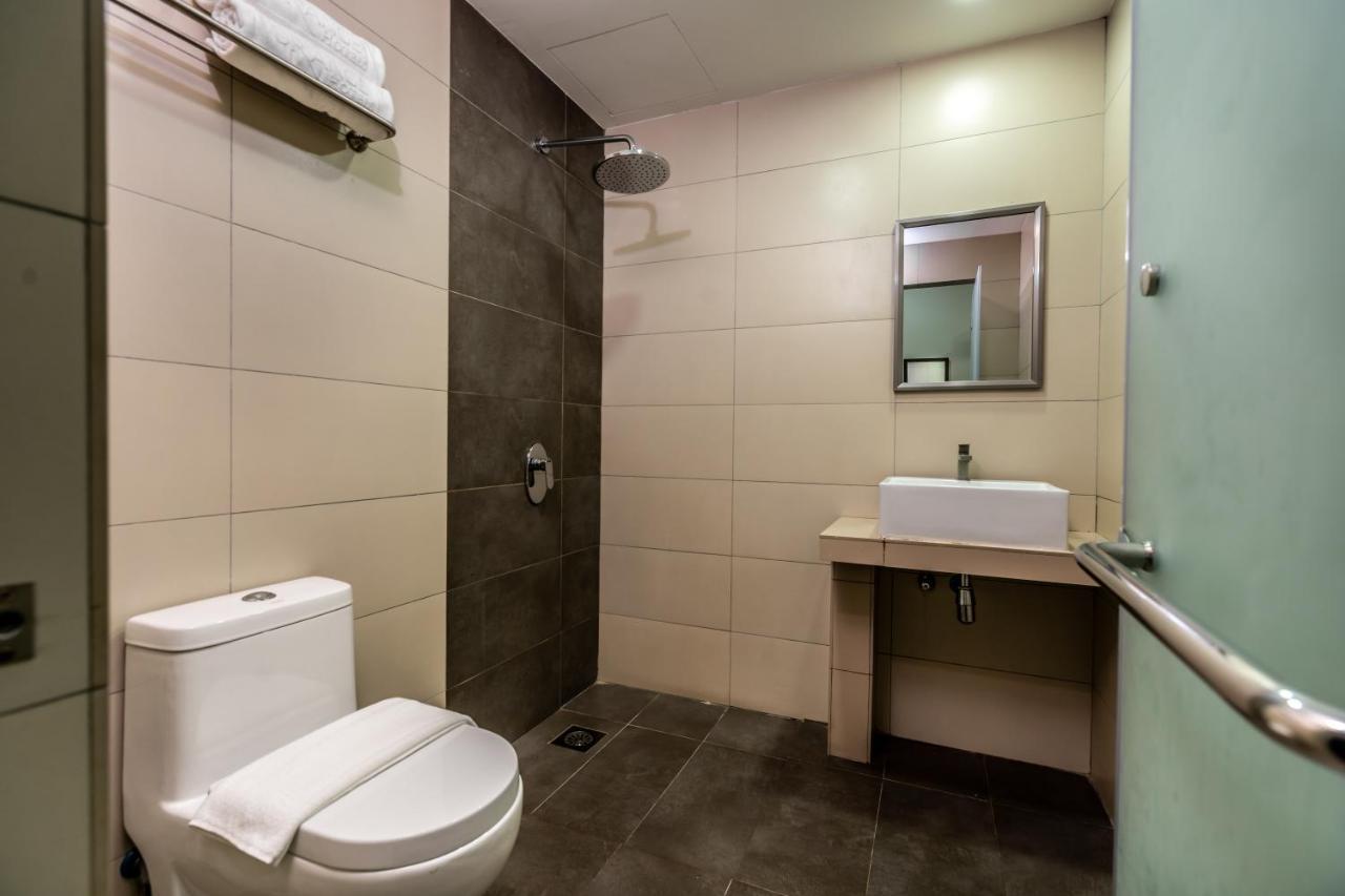 1 Orange Hotel Sungai Buloh Extérieur photo